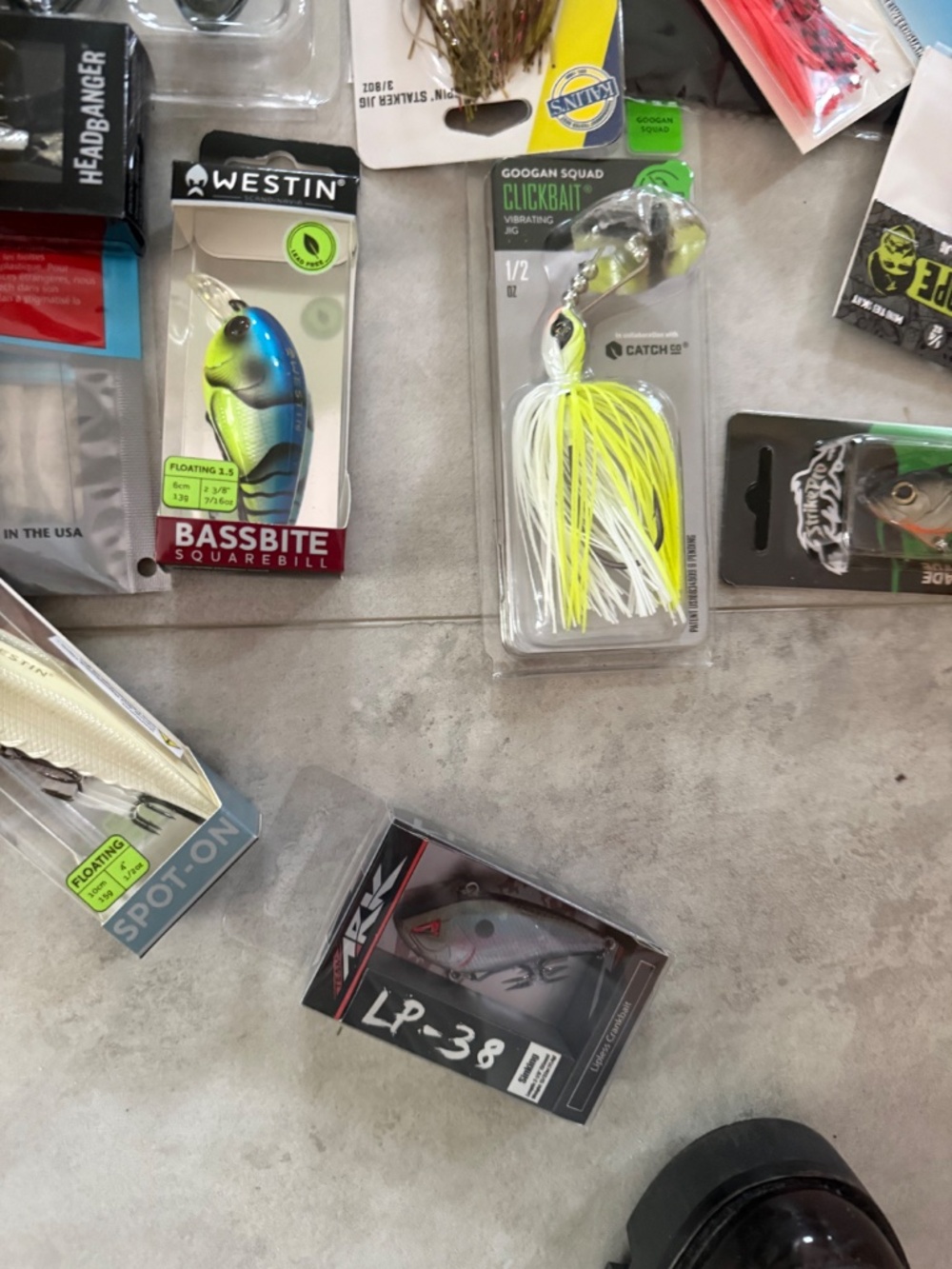 Bass fishing tackle - Picture 3 of 5